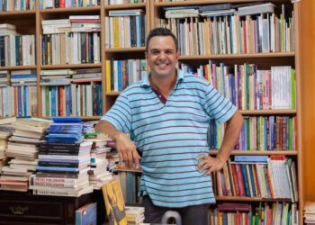 Απαλό Κίτρινο: Ένα βιβλιοπωλείο που ήρθε για να μείνει