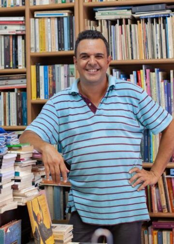 Απαλό Κίτρινο: Ένα βιβλιοπωλείο που ήρθε για να μείνει