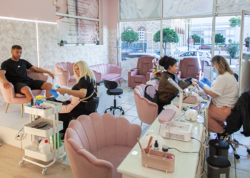KB Glamour Nails & More: Ένα νέο φωτεινό στέκι ομορφιάς στο Περιστέρι