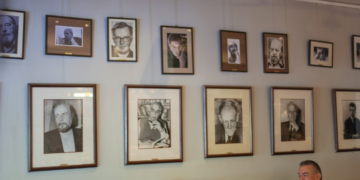 Café de poetes: Η ποίηση σε ένα τραπέζι της Βικτώριας